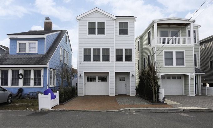 Ship Bottom House | Modern Oceanside Retreat with Plunge Pool & Pet Friendly