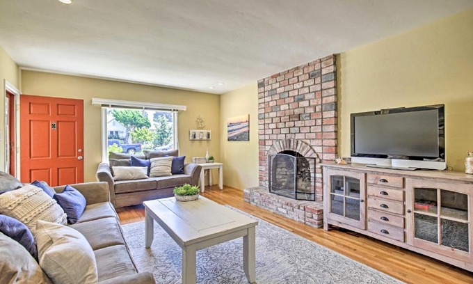 Townsite House | Oceanfront Retreat - Walk to Beach & Pier with Spa Access