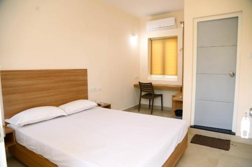 Mahabalipuram Beach Hotel | Cozy Oceanside Hotel in Mahabalipuram with Breakfast