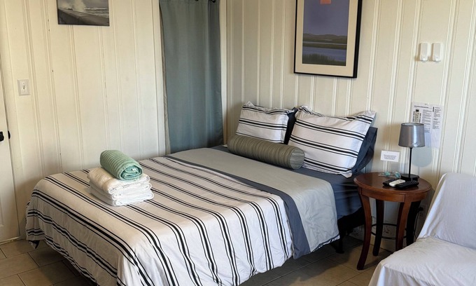 Hampton Apartment | Pet-Friendly Oceanside Motel at North Beach with Ocean View
