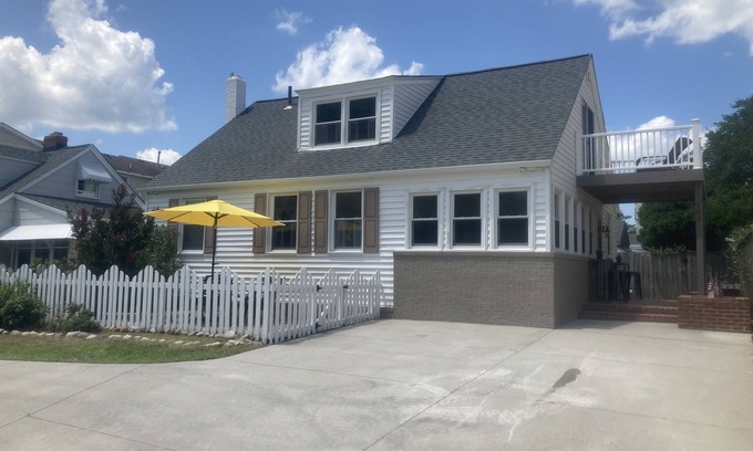 Northeast Virginia Beach Cottage | Oceanfront North End Cottage with Incredible Guest Rating 9.8