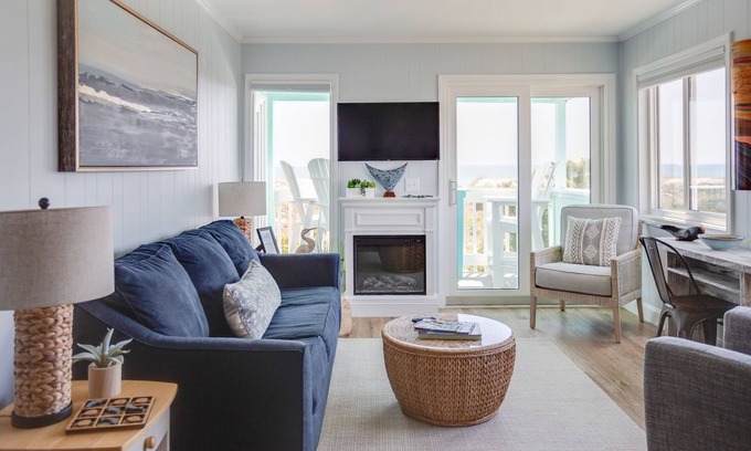 Morehead City Condo | Oceanside Oasis: Oceanfront Retreat with Pool & Beach Access