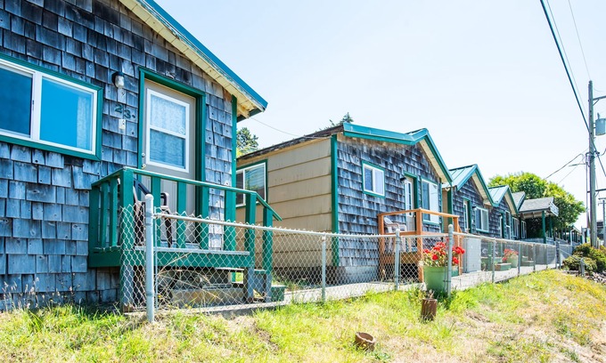 Oceanside Cabin | Cozy Oceanside Ocean Front Cabins with Pet-Friendly Perks