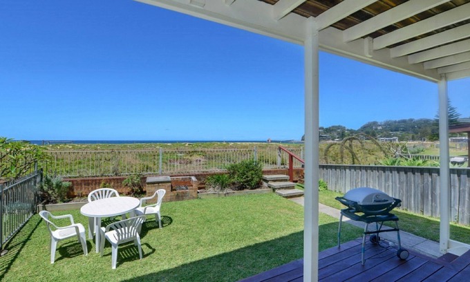 Avoca Beach Apartment | Oceanside Retreat with Direct Access to Avoca Beach