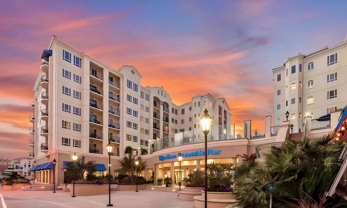 Townsite House | Oceanside Pier Resort: 10/10 Rated with Spa and Pool Access