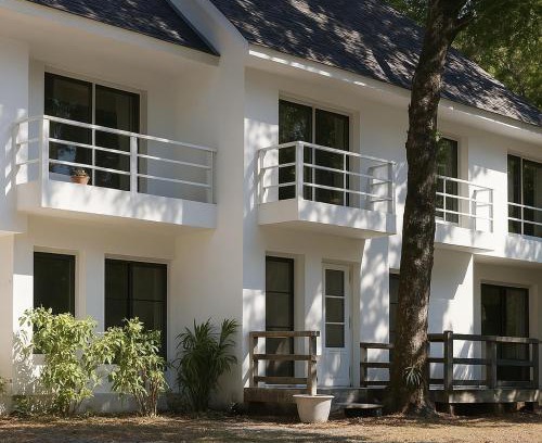 Kram House | Relax at E8 Oceanside Place Resort with Ocean Views & Pool