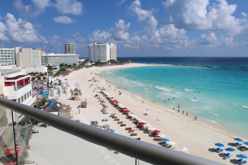 Punta Cancun Apartment | Oceanside Studio with Oceanfront Access and Pool