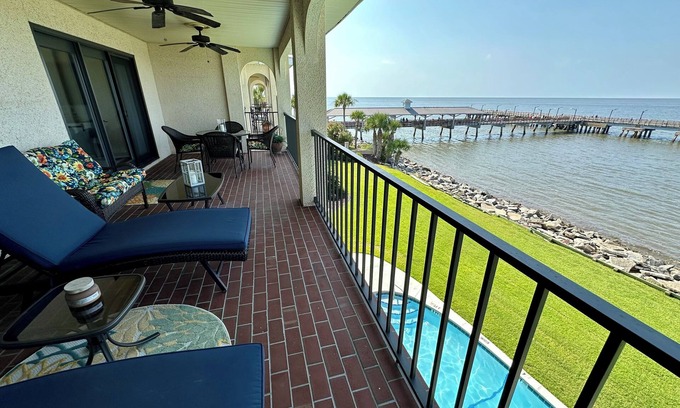 Saint Simons Island Condo | Oceanside Retreat: Oceanfront Bliss at Pier Pointe