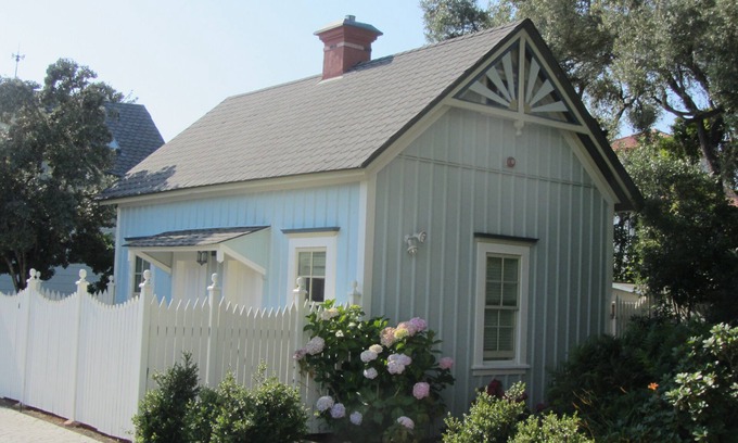 Westside Santa Cruz Cottage | Perfect Oceanfront Victorian Cottage on Scenic West Cliff