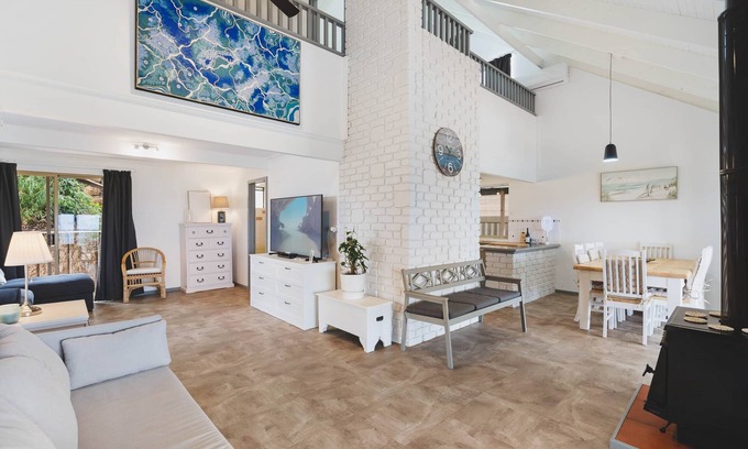 Peppermint Grove Beach House | Oceanview Manor by Peppy Beach Retreats® - Rated 10/10 Stay