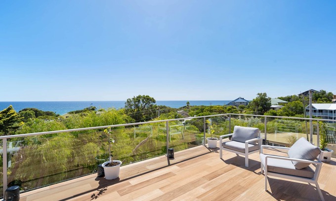 Peppermint Grove Beach House | Oceanview Loft Retreat: Pet-Friendly & Oceanfront Escape