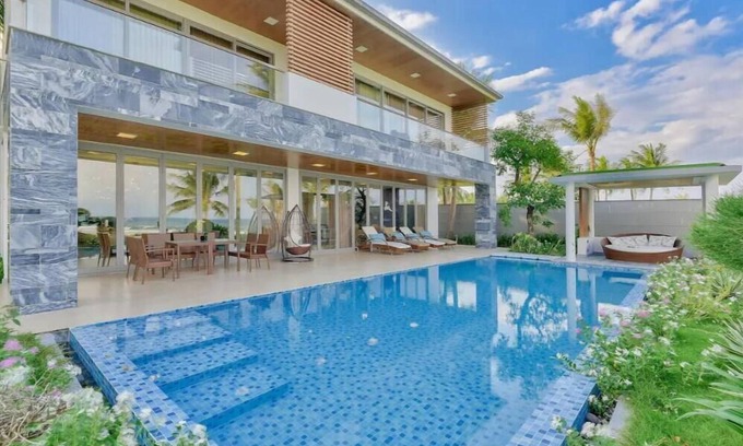 Ngu Hanh Son House | Oceanview Beachfront Villa with Pool & Private Garden Oasis