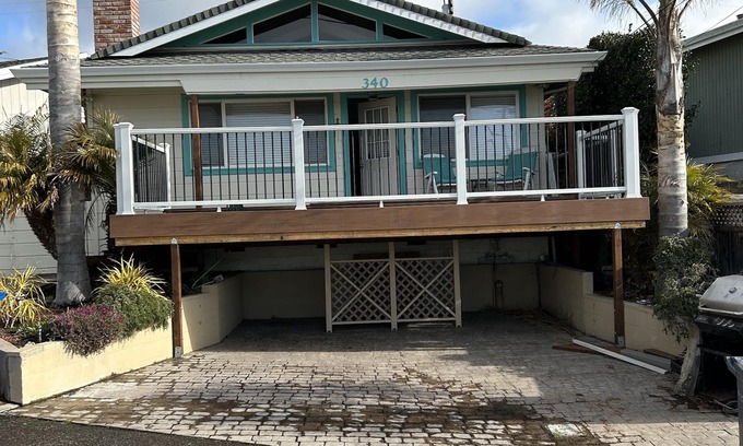 Aptos House | Cozy Oceanview Bungalow with Hot Tub - Steps to Beach