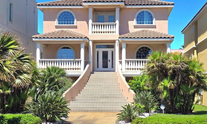 South Padre Island House | Ideal Beach Retreat: 6 Bedrooms, Private Baths & Pool
