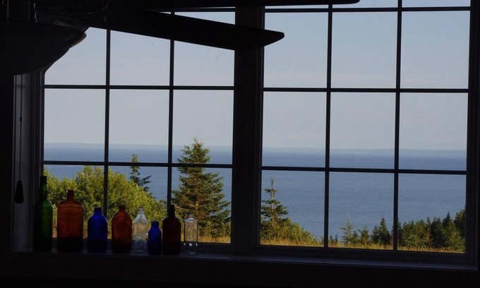 Livingstone Cove Cottage | Oceanview Cottage: Sip Coffee with Lighthouse Views