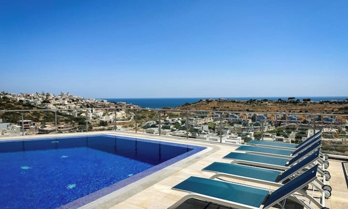 Vale de Santa Maria Condo | Oceanview, Infinity Pool, 5min Beach, 3 bedroom