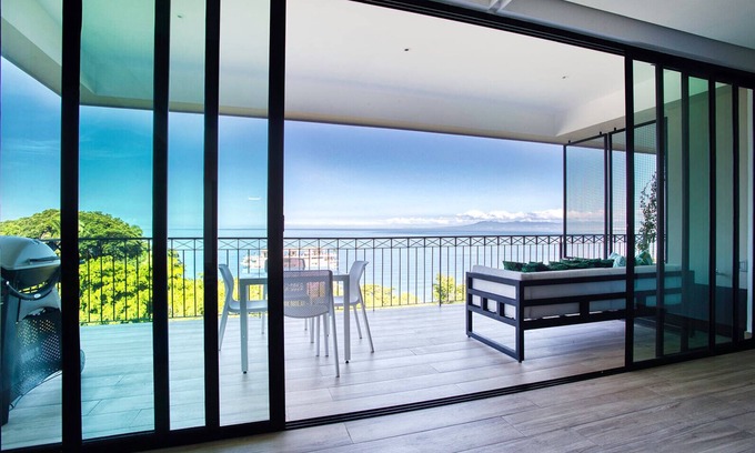 South Shore Hotel Area Condo | Oceanfront Oasis: Immaculate Views & Pool Access Await