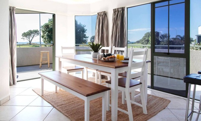 Papamoa Beach House | Unforgettable Oceanview Retreat at Malibu Papamoa