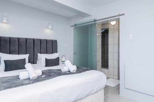 Bantry Bay Apartment | Inviting Oceanview Studio Nestled in Bantry Bay