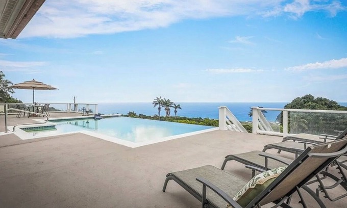 Holualoa House | Idyllic Oceanview Suites & Cottage with Pool and Spa