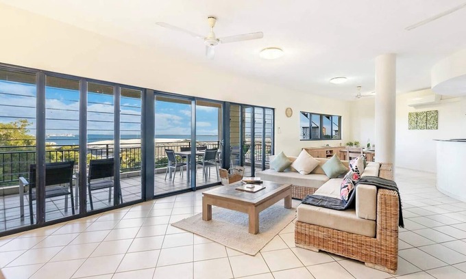 Darwin City Centre Apartment | Oceanview Tropical Oasis with Poolside Amenities Awaits