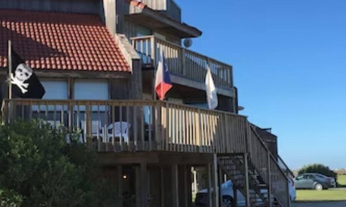 Matagorda House | Oceanview Family Unit with Pool & Wi-Fi - Rated 9.6/10