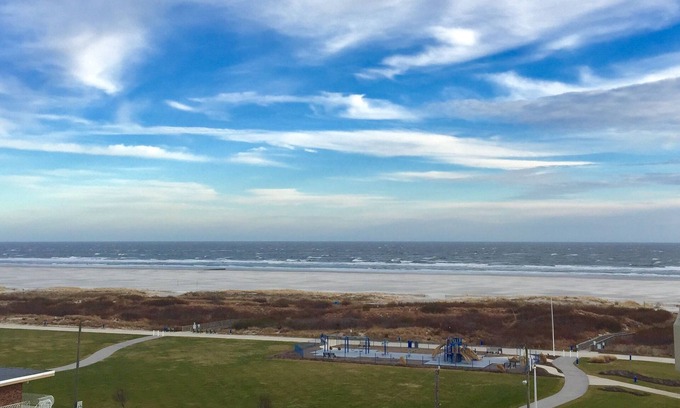Wildwood Crest Condo | Seaside Penthouse Condo with Heated Pool & Spa Amenities