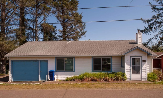 Nelscott House | Pet-Friendly Beach Home with Oceanviews and BBQ Access