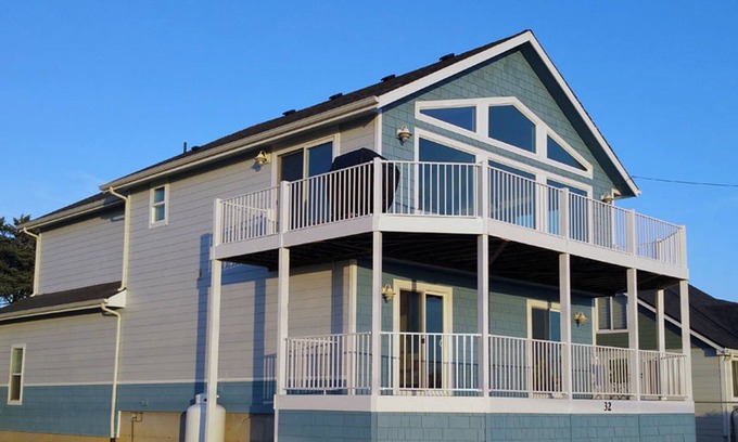 Pacific Beach House | OceanViews Retreat with Game Room & Pet-Friendly Perks