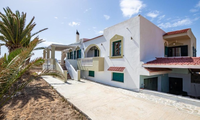 Karpathos House | Discover Oceanviewvilla: 4-Star Family-Friendly Getaway