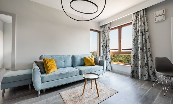 Ochota Apartment | Modern Ochota City View Apartment with Family-Friendly Amenities