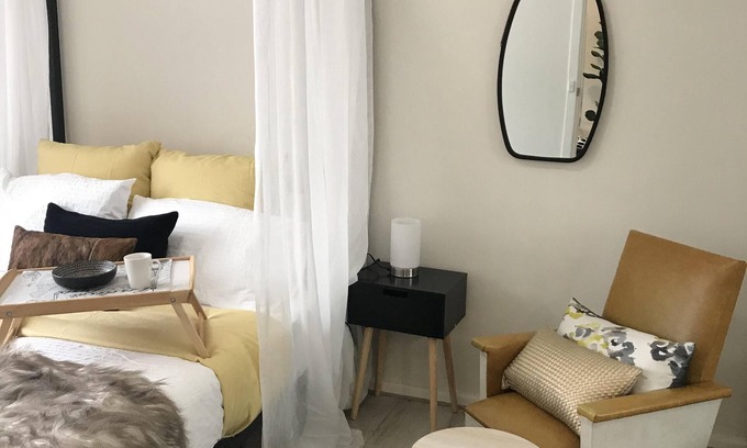 Wayville Apartment | Stylish Ochre Boutique Apartment Near Tram and Ocean Views