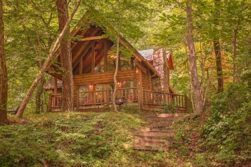 Benton House | Riverside Retreat: Ocoee Cabin with Hot Tub & Fireplace