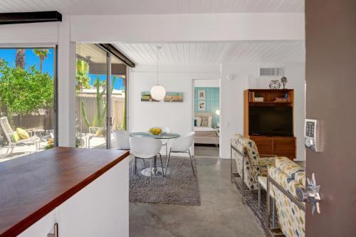 Twin Palms House | Ocotillo Lodge Retropad-1BR Bungalow South PS