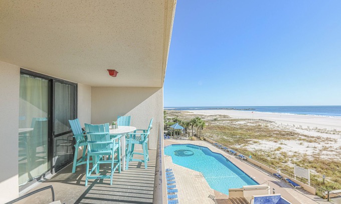 Orange Beach Condo | Beachfront Paradise: Phoenix East 304 with Ocean View