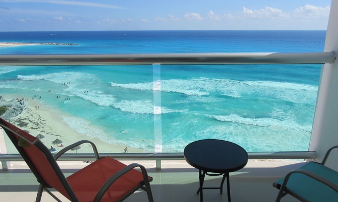 Punta Cancun Condo | Oceanfront Penthouse at Ocean Dreams Resort with Great Views