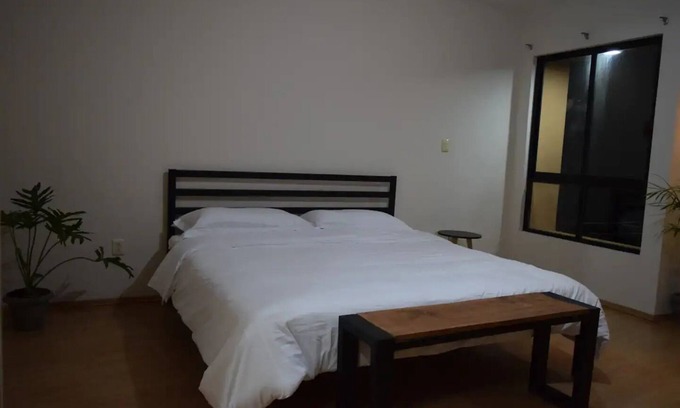 Santa Lucia del Camino House | Pet-Friendly Eighth of Orchids with Parking & Spa Access