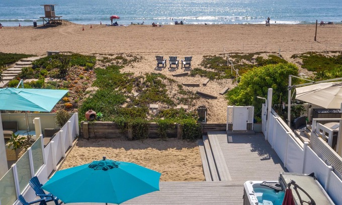 Sunset Beach House | Stunning Beachfront House with Spa and Ocean Views