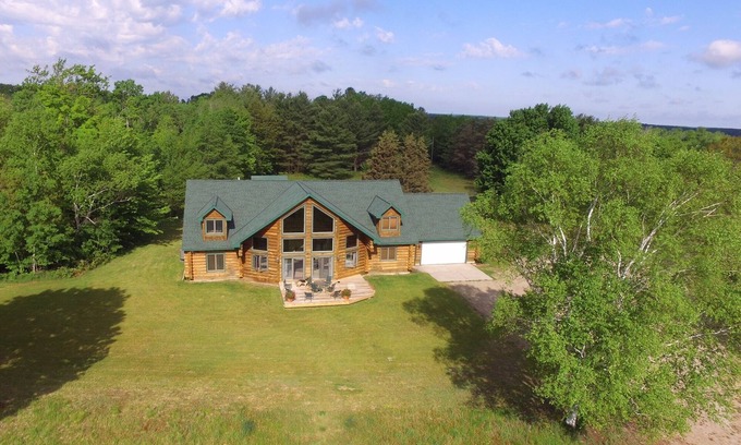 Mesick House | Prime Weekend Availability - Guest Rated 9.8, Spa & Breakfast