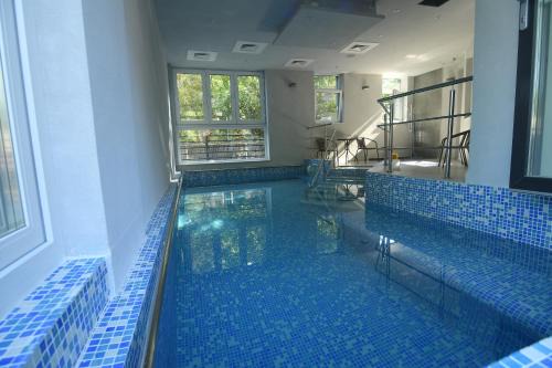 Baile Felix House | Unforgettable Stay at Octogon: Pool, Hot Tub & 10/10 Rating