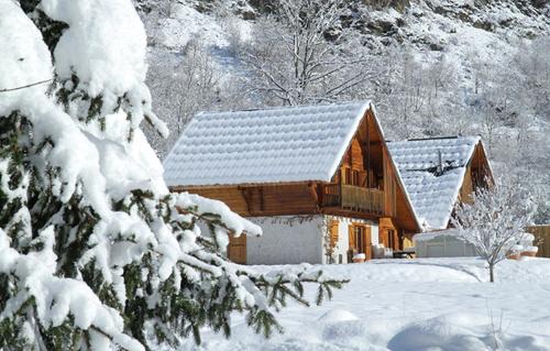 Venosc Ski Chalet | Comfortable Odalys Chalet Le Pleynet - Family & Pet Friendly