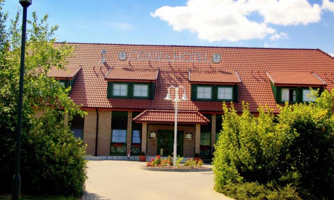 Schwedt/Oder Hotel | Pet-Friendly Comfort at Oder-Hotel with Hot Tub & Breakfast