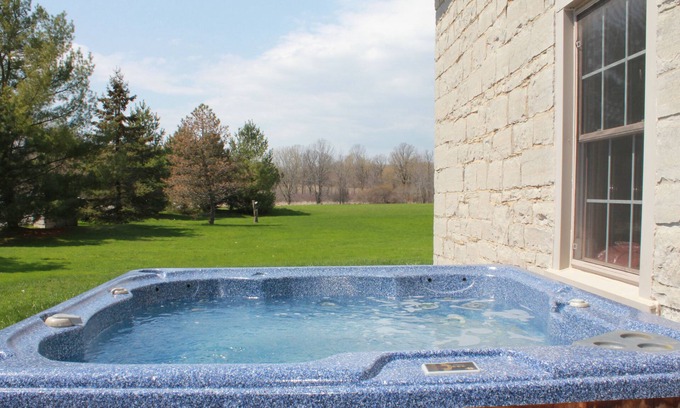 Loyalist House | Relaxing Staycation Just 2.5 Hours from Toronto