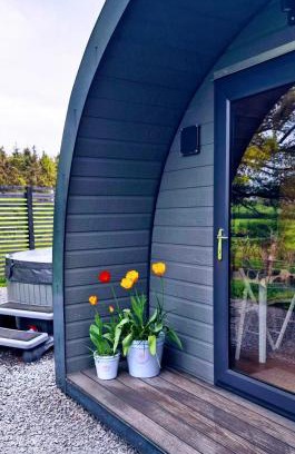 Welshpool Apartment | Experience Odli Glamping - Deri with Incredible Hot Tub