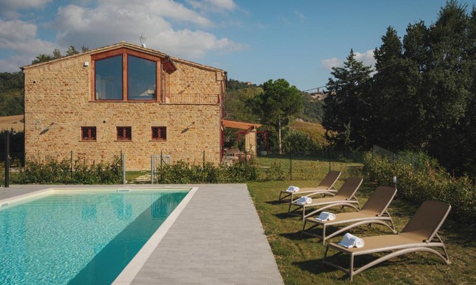 Santa Vittoria in Matenano Villa | Odorisio Country House: 4-Star Retreat with Ocean Views