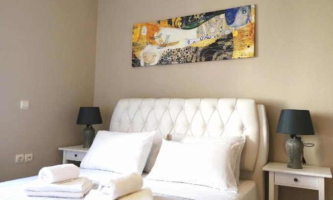 Old Town Apartment | Convenient Odyseia Apts ΙI: Ideal for Families & Pets