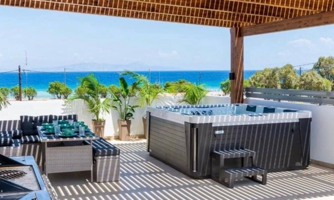 Petaloudes Apartment | Oceanfront Odyssey: Relax in a Jacuzzi by the Beach