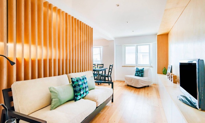 Paco De Arcos Apartment | Oeiras Spacious and Coastal Flat