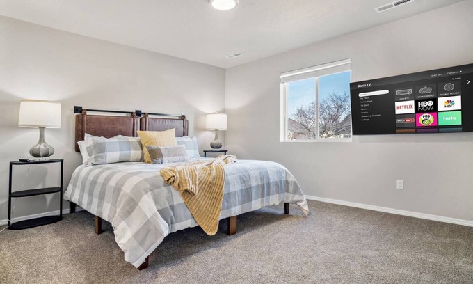 Caldwell House | Central Caldwell Retreat: King Bed, Fast Wifi & Breakfast