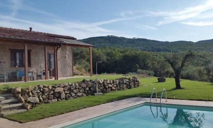 Tuoro sul Trasimeno Apartment | Experience Of Colle: Pet-Friendly County House with Pool